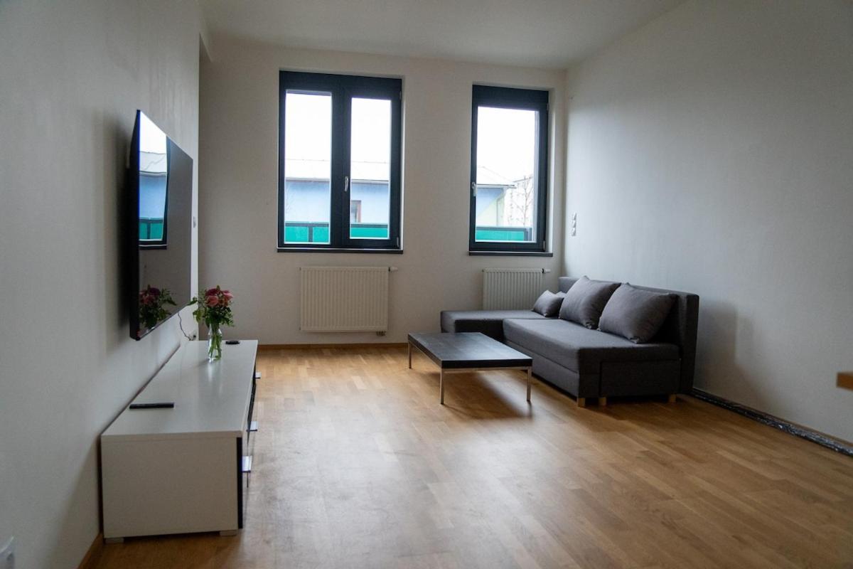 Apartment Modern With Own Parking *